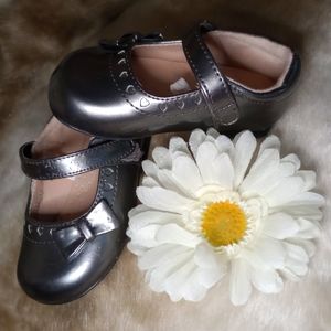 *3 for $12!* Genuine Kids by Oshkosh Silver Flats Girls Size 4